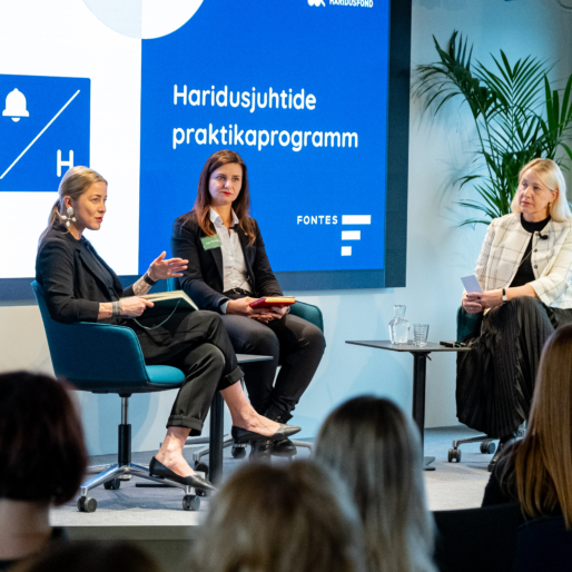 Mari Roostik (J. Poska Gümnaasiumi juht), Age Petter (Swedbank Investeerimisfondide juht), Piret Jamnes (Fontese partner) vestlusringis koolijuhi ja ettevõtte juhi erinevuste ja sarnasuste üle arutamas